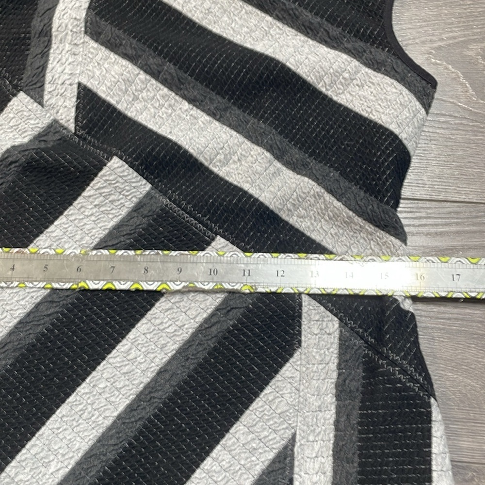 Joseph Ribkoff stripped black gray PRINT SLEEVELESS SHEATH DRESS - Picture 10 of 10